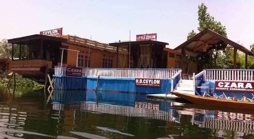 Czara Houseboat, Srinagar 4